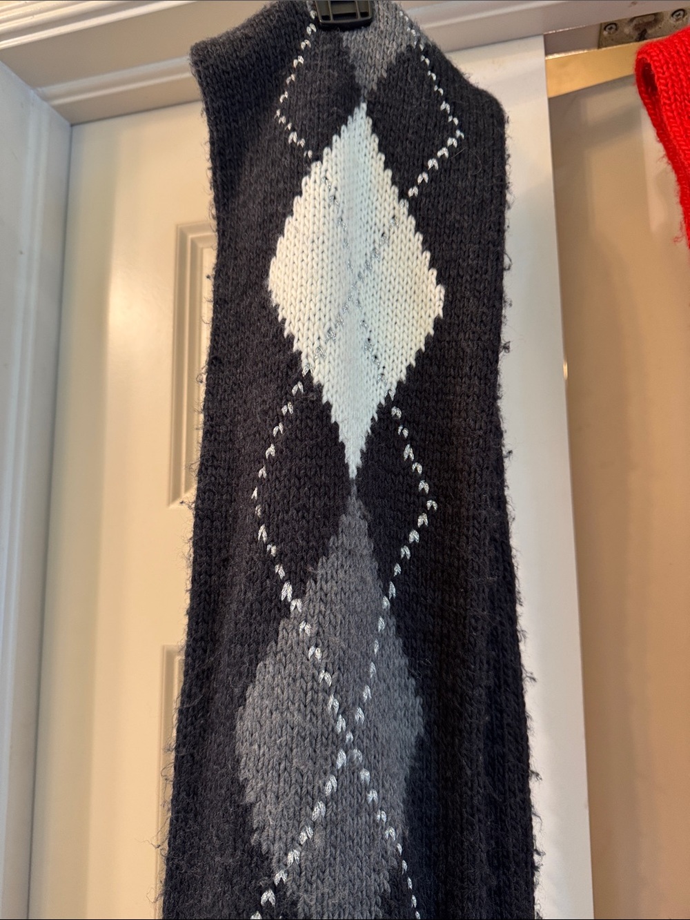 NY&Co Scarves - Black and Red bundle - Picture 5 of 9
